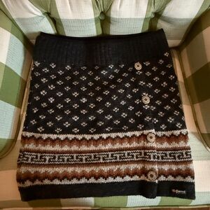 Everest size medium Stylish Black and Brown Patterned Skirt good used condition